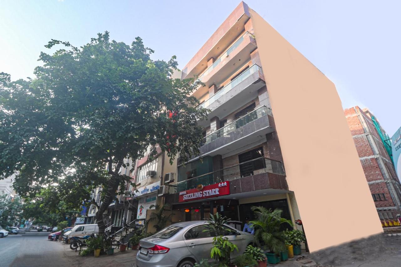 Hotel Sizzling Starr Nova Deli Exterior foto