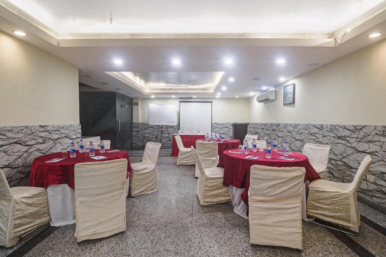 Hotel Sizzling Starr Nova Deli Exterior foto